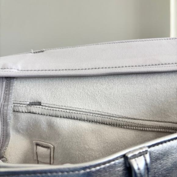 Abercrombie & Fitch Silver Metallic Faux Leather Pants Curve Love Size 4s - Picture 5 of 10